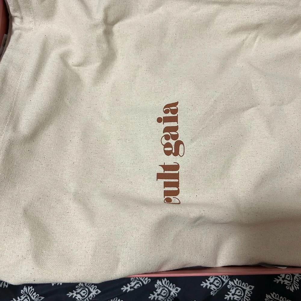 Stylish Olive Green Heeled Boots - Picture 6 of 8